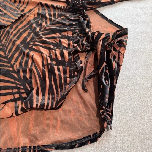 Elegant Black and Brown Patterned Mini Dress - Picture 5 of 7